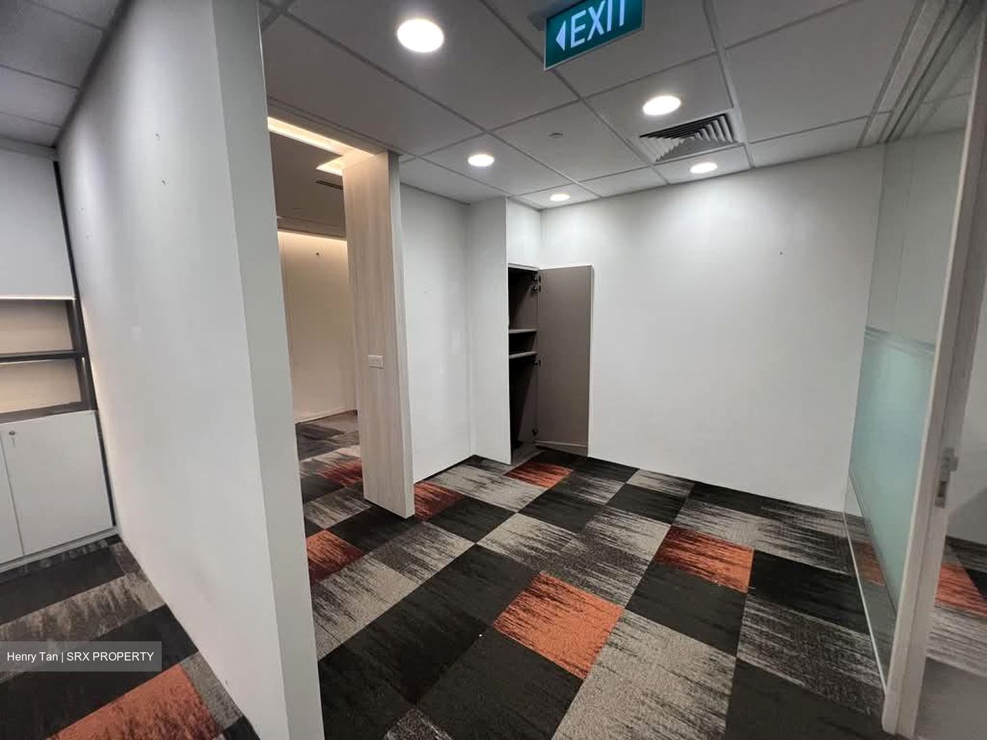 111 Somerset (D9), Office #581719401